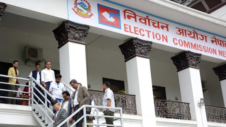 पार्टी र सूर्य चिन्ह दाबी गर्न प्रचण्ड-नेपाल निर्वाचन आयोग जाँदै