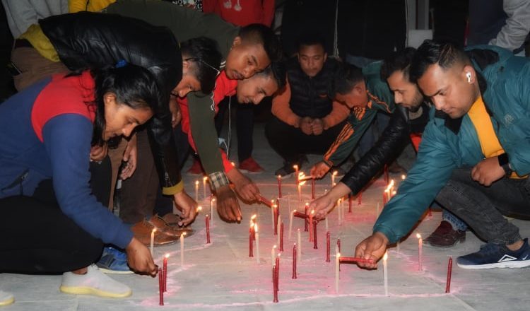 प्रजातन्त्र दिवसको अवसरमा नेपाल विद्यार्थी संघ ग्रामीण आदर्श बहुमुखी क्याम्पसद्वारा दिप प्रज्ज्वलन