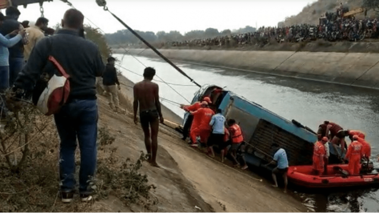 भारत बस दुर्घटना (अपडेट) :  मृतकको संख्या ४२ पुग्यो, उद्धार कार्य अझै जारी
