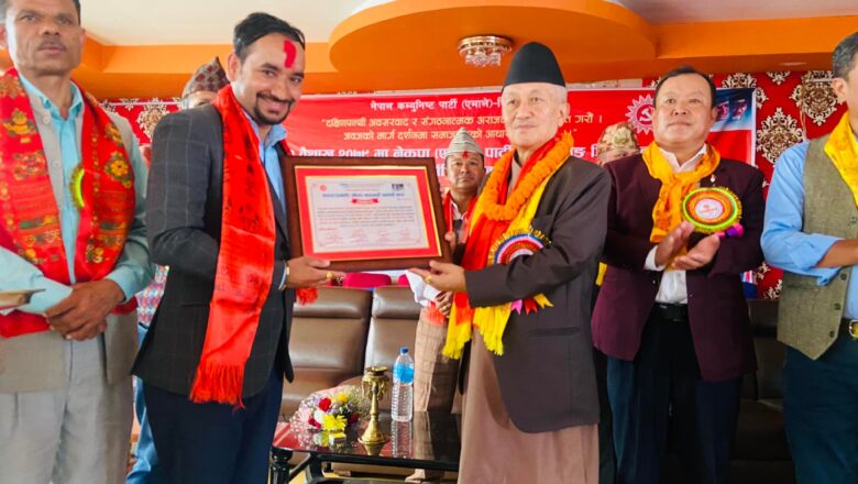 श्रीराज कलेक्सन र सुट्मालाका सञ्चालक युवा व्यवसायी कार्की सम्मानित