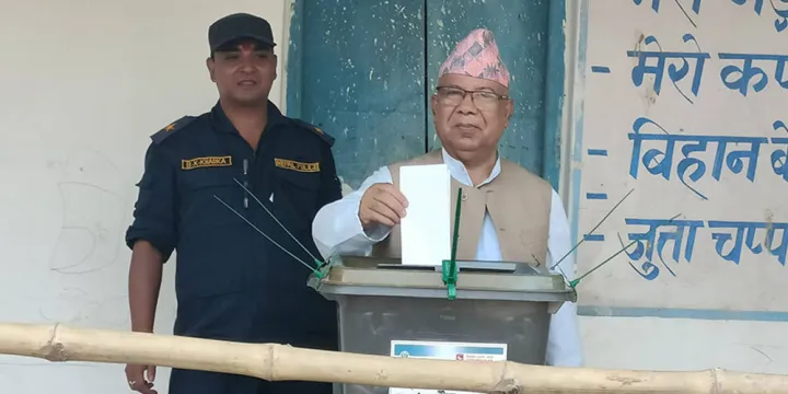 माधवकुमार नेपालद्वारा मतदान