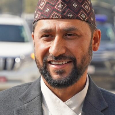रवि लामिछानेले नेपाली नागरिकताको प्रमाणपत्र लिए