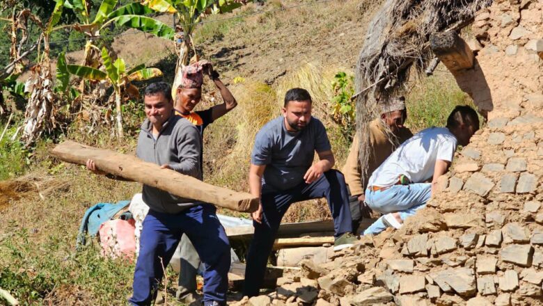 प्रदीप पौडेल नेतृत्वको टोलीले भूकम्पबाट प्रभावित जाजरकोटमा अस्थायी आवास निर्माणको कार्य जारी